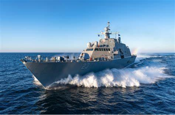  濒海战斗舰有两种设计，“自由”级采用单体船设计，“独立”级采用三体船设计。