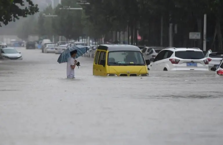 郑州暴雨橙色预警仍在，湖南多趟高铁、普铁停运！