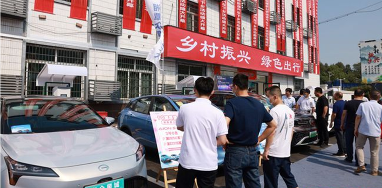 湖南首家乡镇新能源汽车4s店开业，今年国网湖南将在农村新建直流充电桩2000个