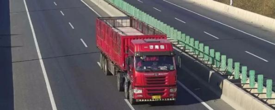 11月1日起湖南高速实施中重型货车靠右通行交通管理措施