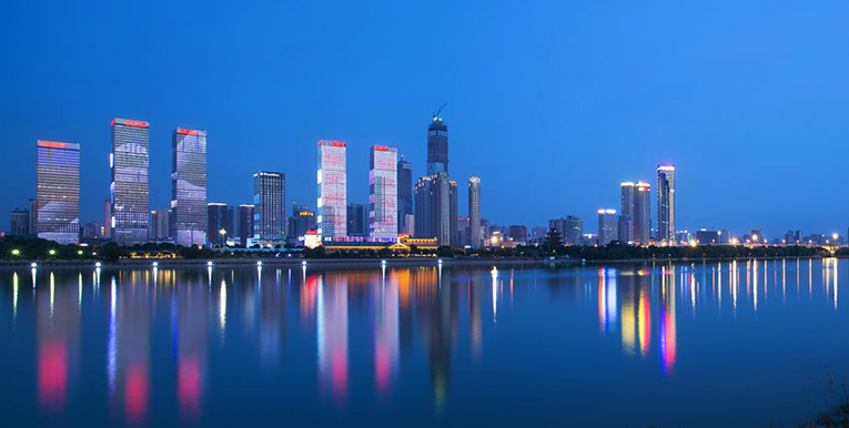 14座“双万”城市居民收入榜：上海居首，长沙城乡收入差距最小