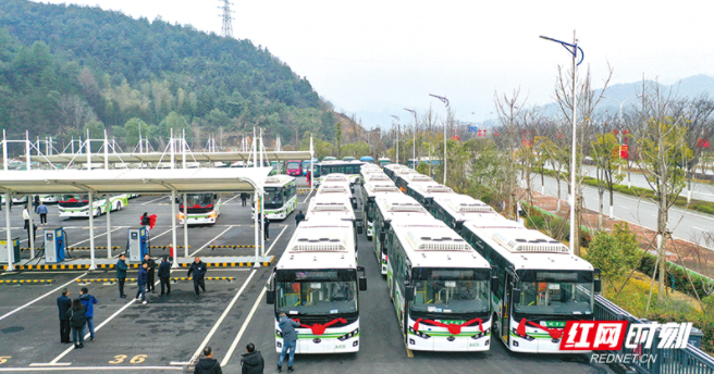 50台新能源公交在浏阳上岗，31日前将实现村村通公交