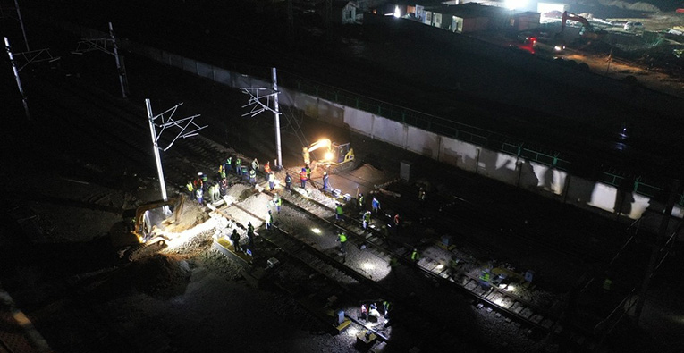 长沙高铁西站站场春节首次封锁施工顺利完成