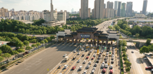 长沙汽车保有量突破301万辆，今年计划新建1万个路内停车位