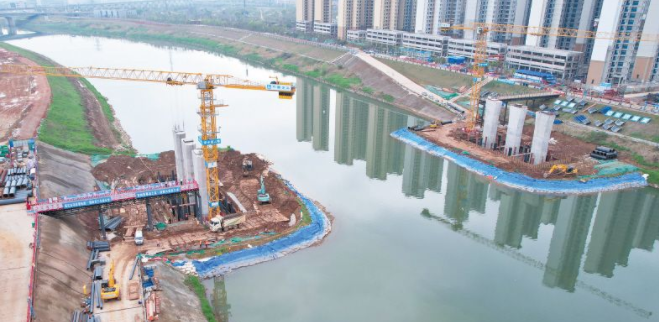 金桂路跨浏阳河大桥项目完成主桥墩柱建设，预计明年上半年具备通车条件