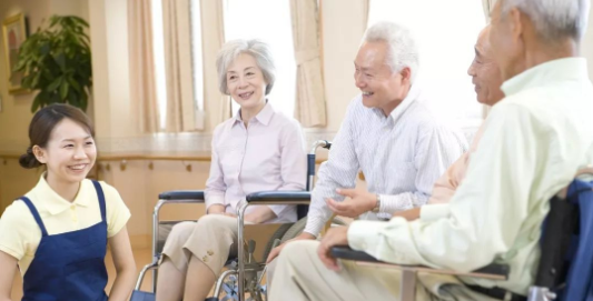 解决老年人交通居住就医养老等问题 《湖南省推进老年友好型社会建设行动方案》出台