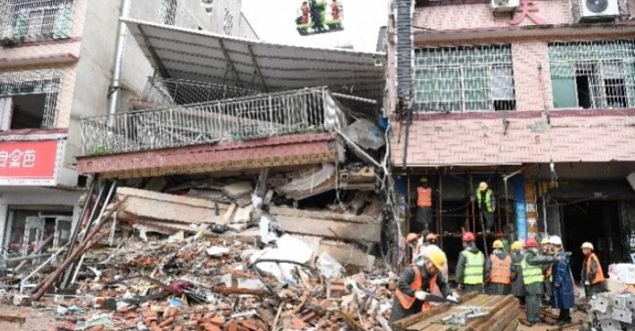 长沙居民自建房倒塌事故救援结束：10人获救，53人遇难