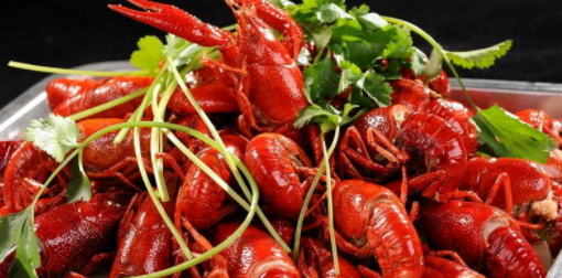 小龙虾消费旺季来到 马王堆海鲜市场单品日均销售30万公斤
