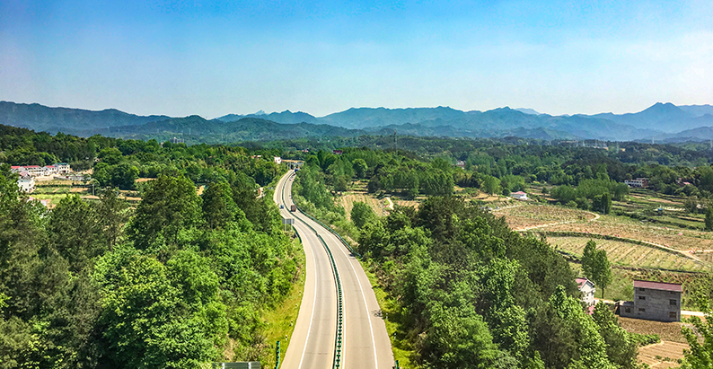 今年湖南省农村公路计划投资约115亿元 建成乡镇通三级以上公路约700公里