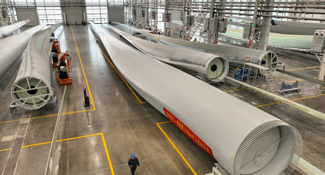 全球最长陆上风机叶片韶山下线 三一重能打造亚洲最大单体风电叶片数字工厂