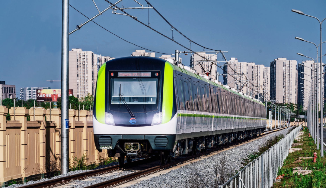 轨道上的长株潭丨长沙开往湘潭的地铁即将载客运营