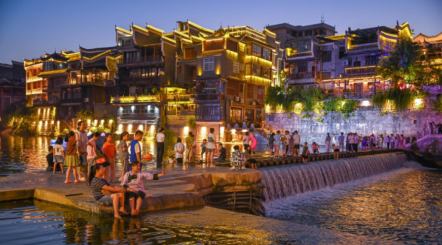 今年上半年湖南接待游客1.82亿人次 营业收入214.55亿元