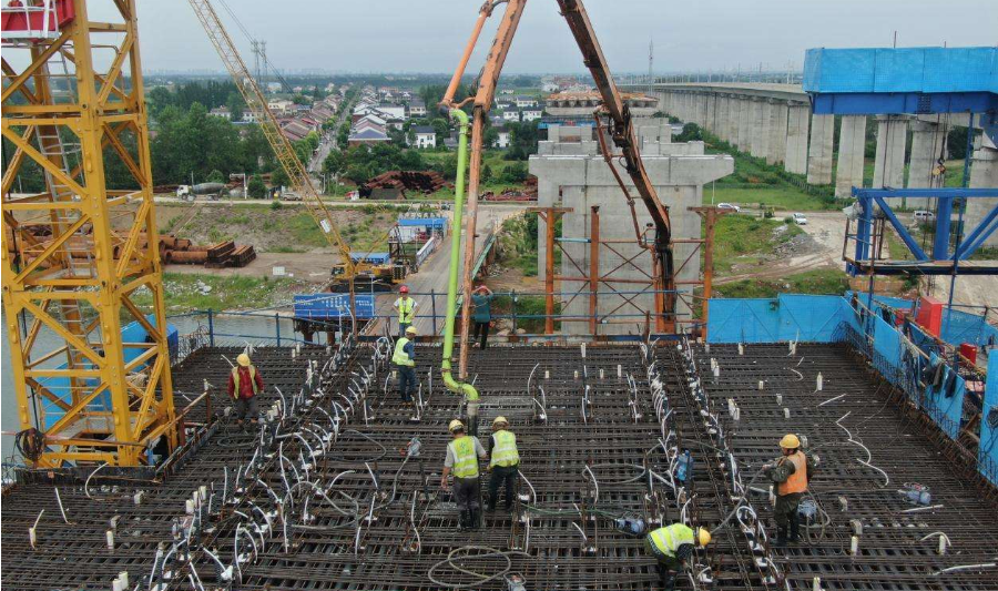 益常高速扩容工程沅水特大桥主墩全面进入挂篮悬臂施工阶段