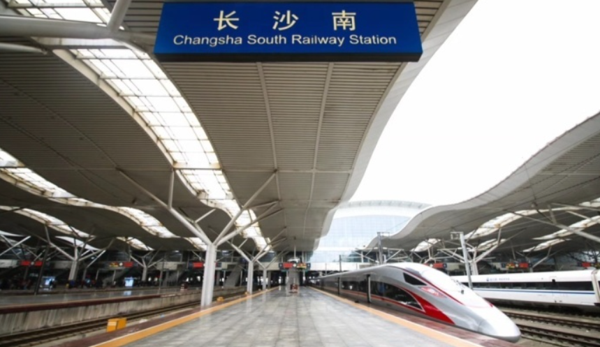 长沙南站清明假期增开临客高铁75列