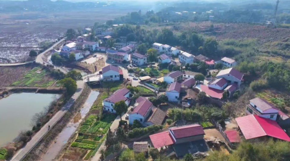 从“多头跑”迈向“指尖办”，湖南农村建房审批驶入“快车道”