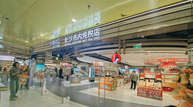 长沙首家市内免税店开业人气旺