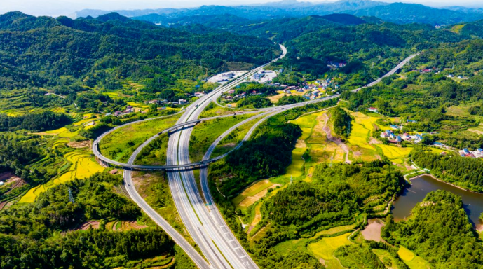 冲刺2026!湖南将重点推进31个高速项目,建设这6条高铁……