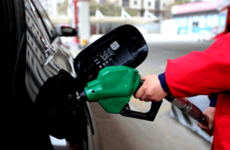 今晚油价调整,50L油箱加满将多花20元左右
